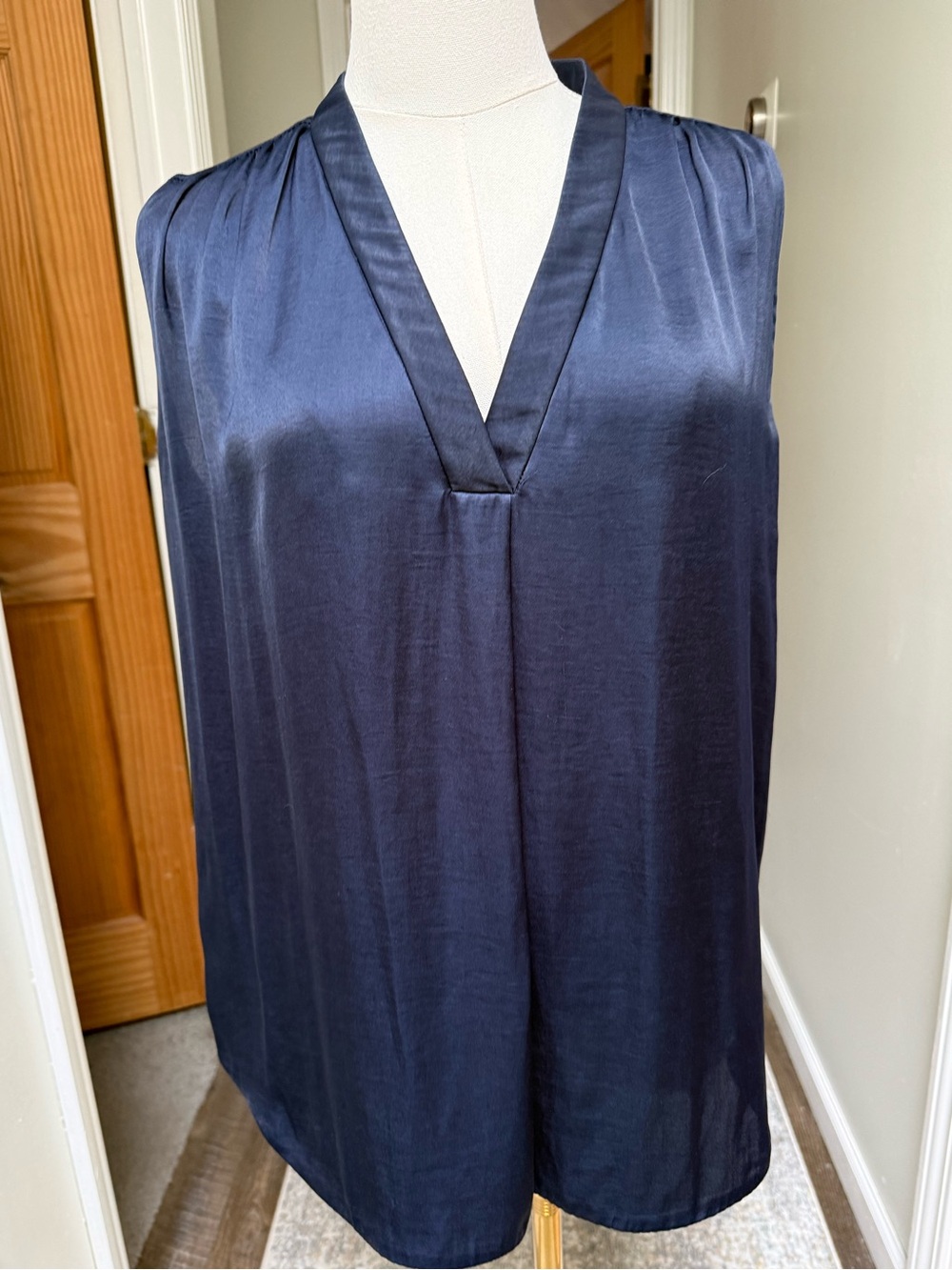 Vince V-neck sleeveless top in Navy no tag special